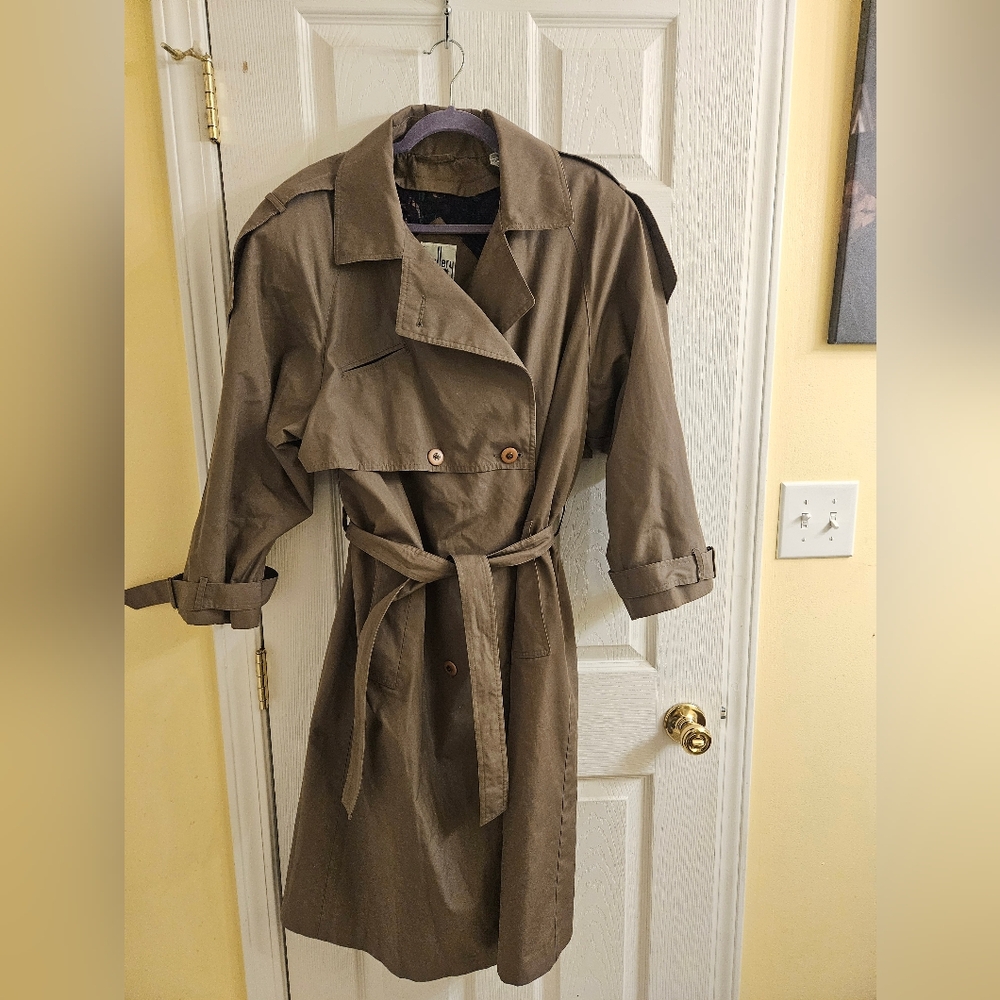J. Gallery ~ Vintage ~ Woman Size 13/14~ Light Brown Long Raincoat Trench